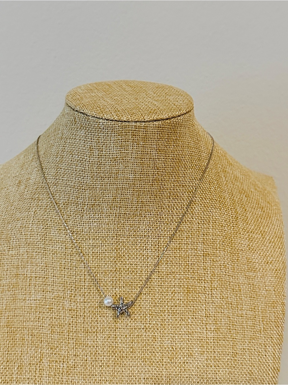 Fashion Jewelry Silver Starfish Necklace with Pearl Accent
